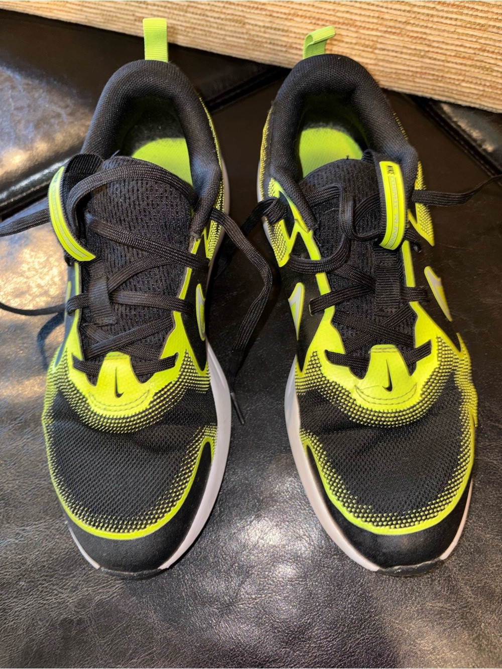 Nike Kids Black & Neon Green Athletic Sneakers 6.5Y